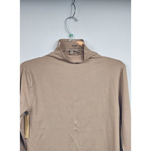 Skims mock neck top Nwt - Picture 2 of 8